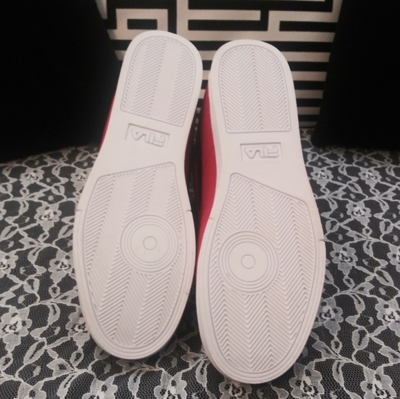 Fila Athletic Shoe - Picture 5 of 5